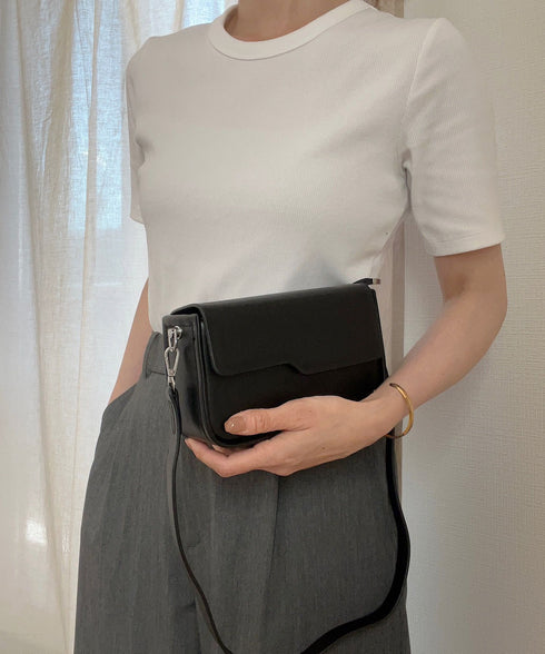 ボックス型ショルダーバッグ